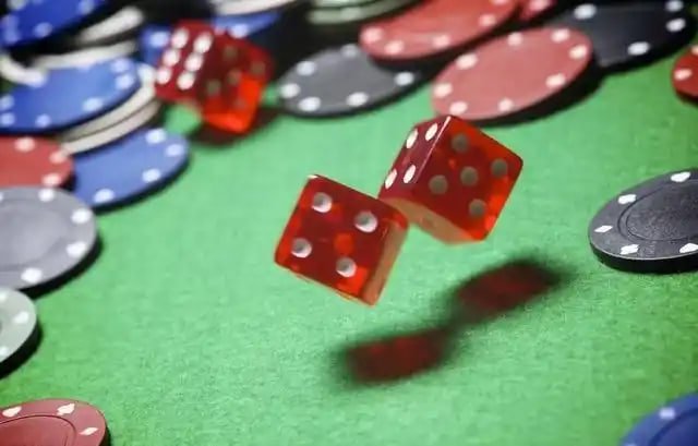 briobola Allbet live chat interface with dealer and player interaction